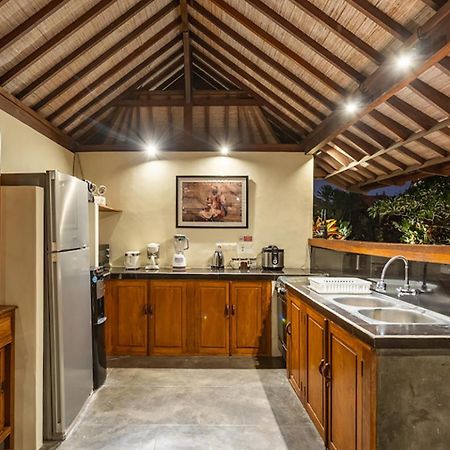 Villa Lina By Optimum Bali Villas Чангу Экстерьер фото