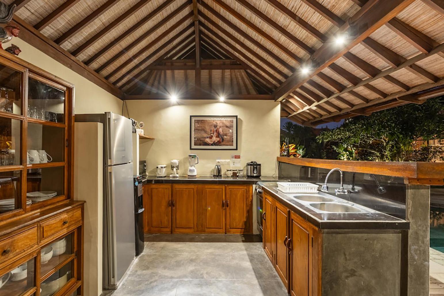Villa Lina By Optimum Bali Villas Чангу Экстерьер фото